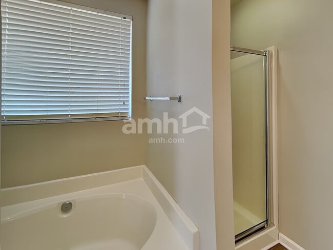 Building Photo - 2001 Moonstone Ln