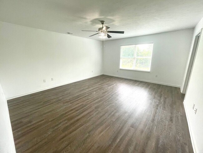 Building Photo - Newer Construction Home!