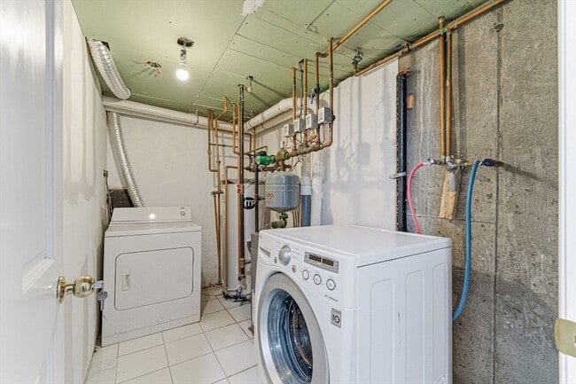 Building Photo - 63 Dickerman Ln