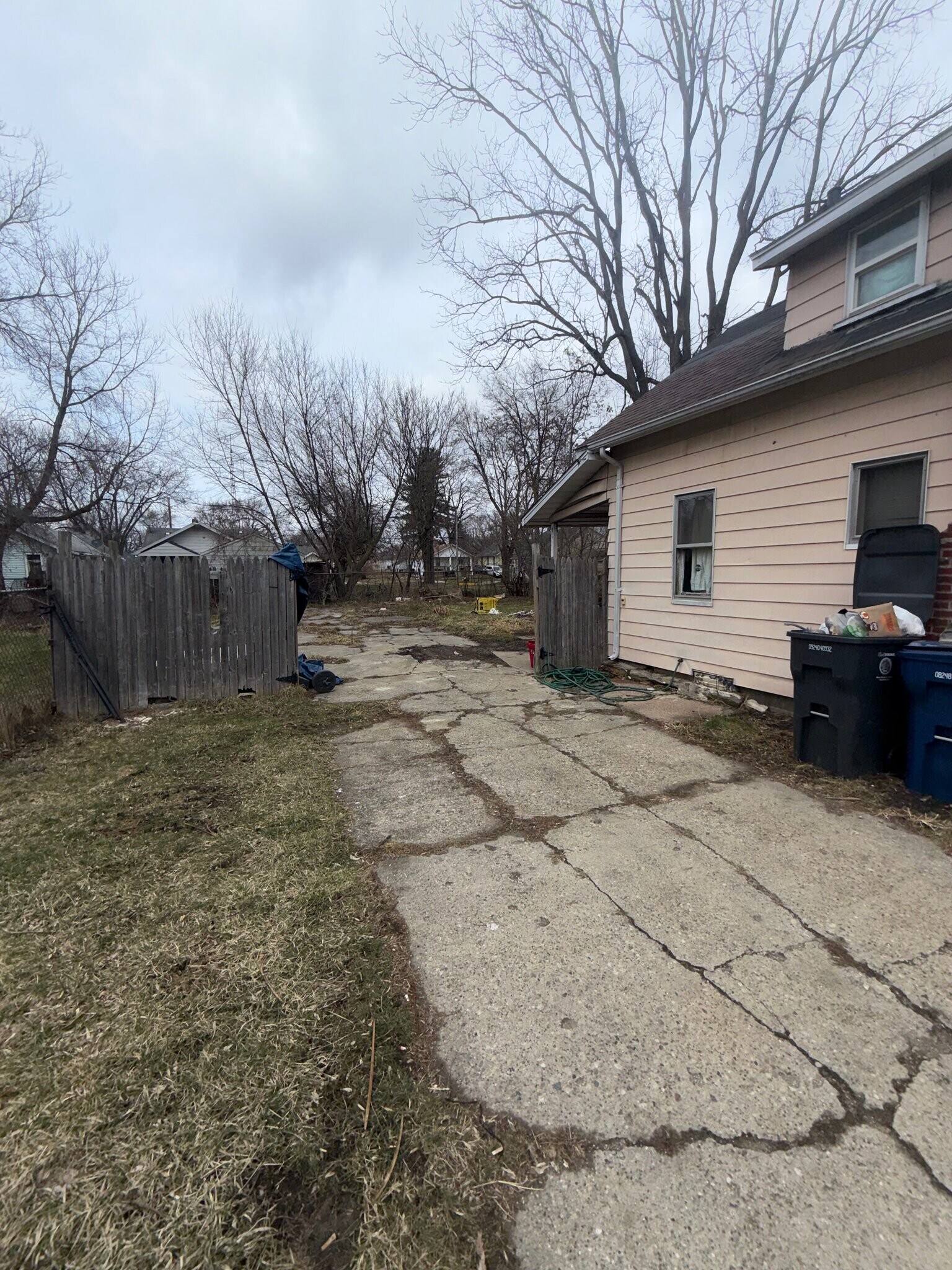 Building Photo - 1218 Pinehurst Ave