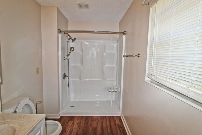 Building Photo - Charming 3 Bedroom Home Available In Crawf...
