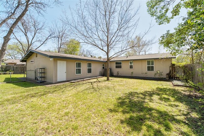 Building Photo - 6414 Kenilworth Dr