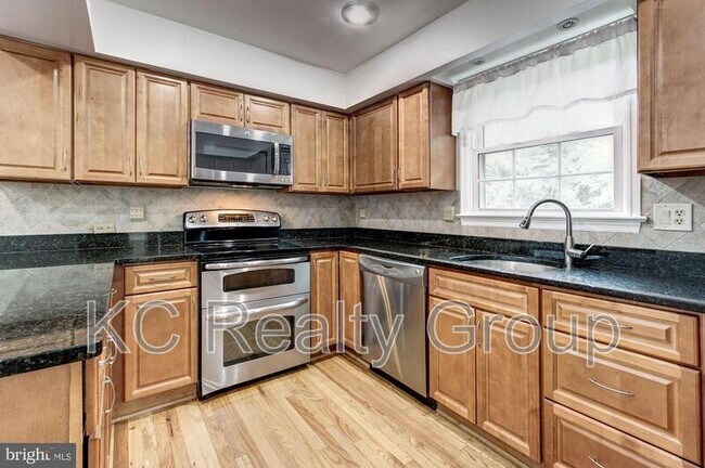 Building Photo - 13700 Pendleton St