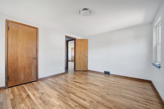 Building Photo - 1437 Lincoln Way