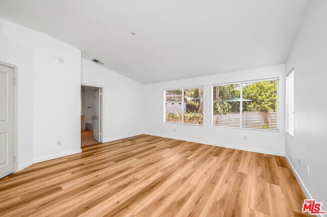 Building Photo - 10645 Chiquita St