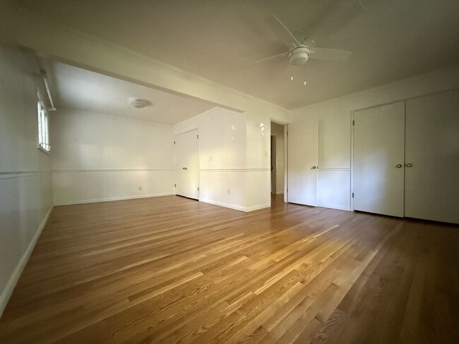 Building Photo - 2425 SW 19th Ave