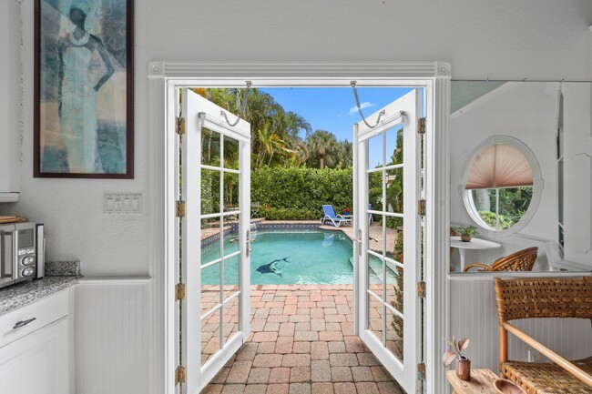 Building Photo - 605 Sunset Rd