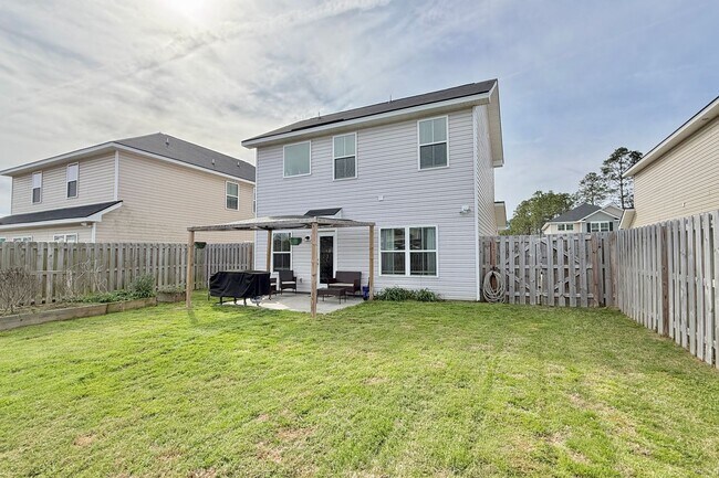 Building Photo - AVAILABLE EARLY MAY 2026! (Pet Friendly)