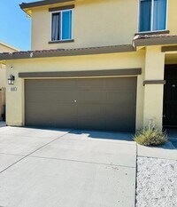 Building Photo - 2030 Rosewood Dr