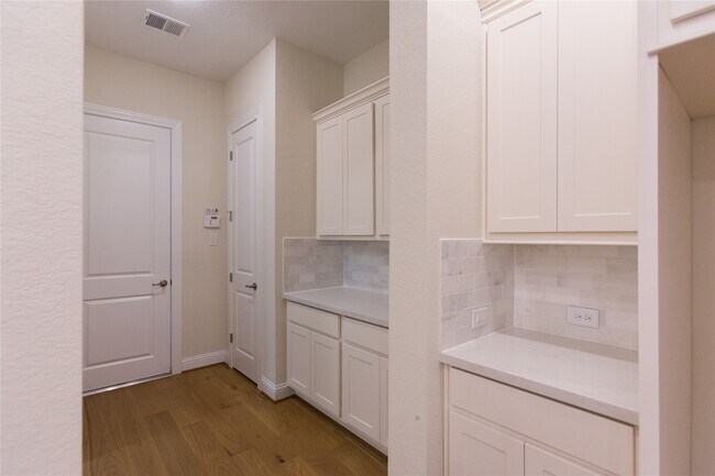 Building Photo - 7402 Kearney Hill Ln