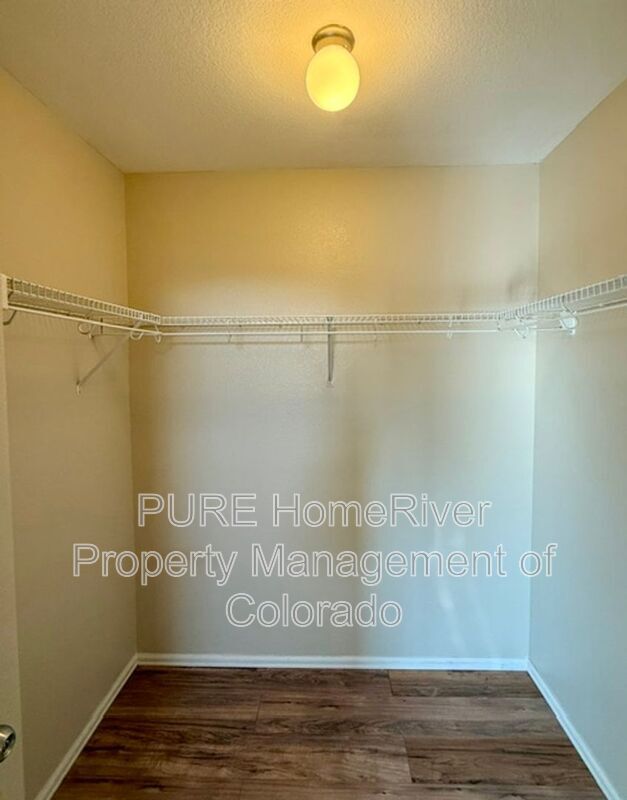 Building Photo - 691 Hailey Glenn View