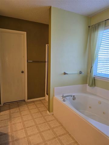 Building Photo - 9924 Pierce Dr