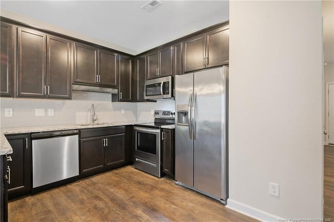 Building Photo - 393 Hicks Ave