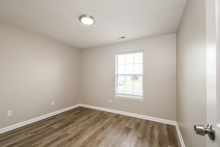 Building Photo - 9695 Claymore Dr