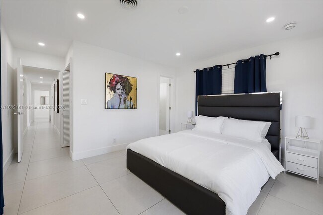 Building Photo - 1709 SW 5th Pl