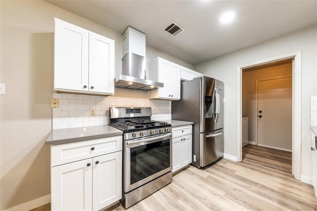 Building Photo - 1112 Doras Dr