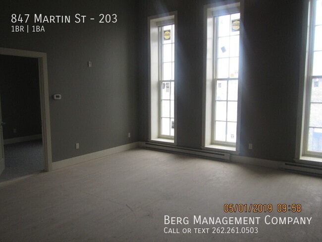 Building Photo - 847 Martin St