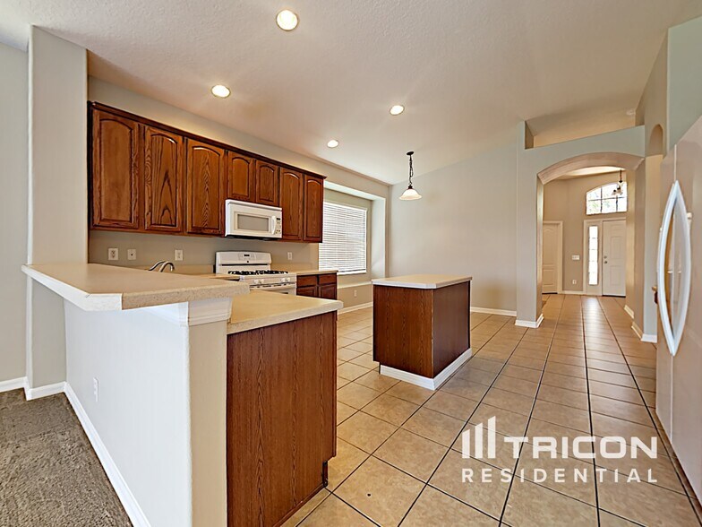 Building Photo - 5112 Clover Mist Dr