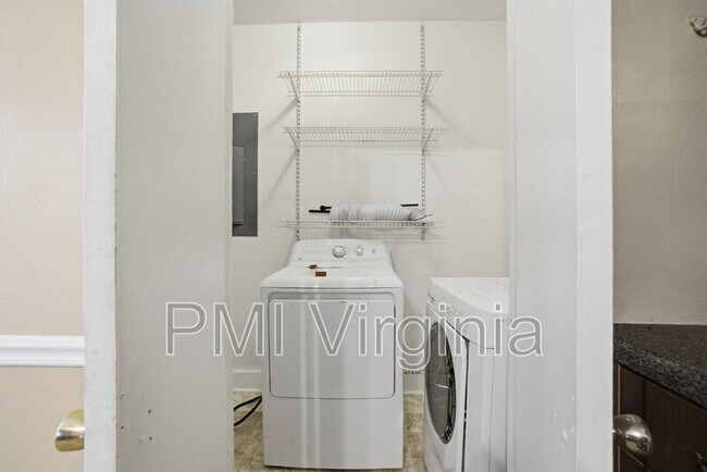 Building Photo - 527 W 26th St