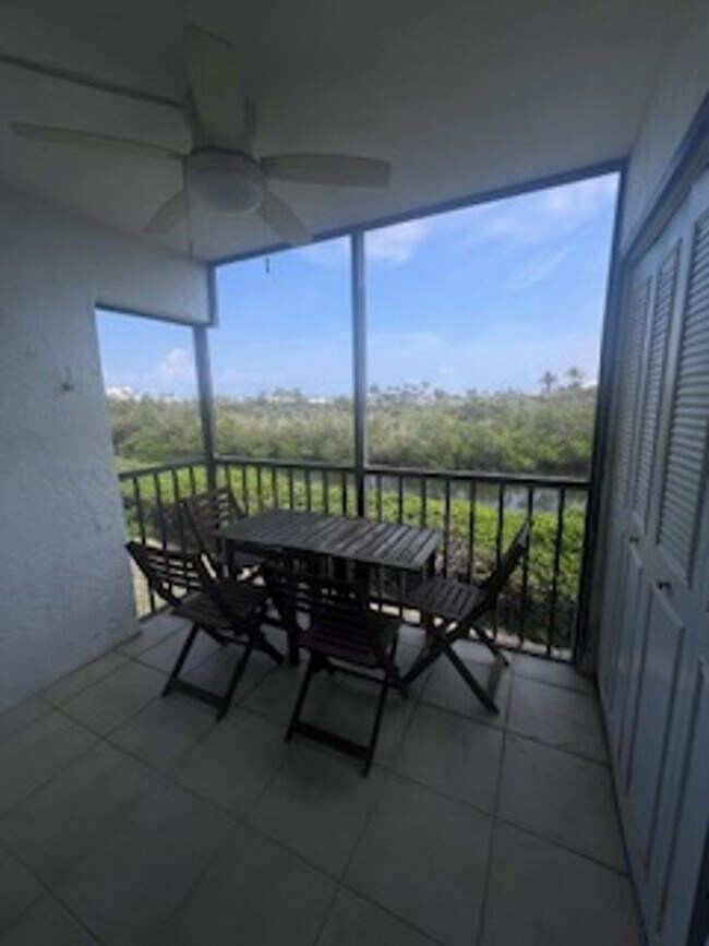 Building Photo - Fort Myers Beach Condo