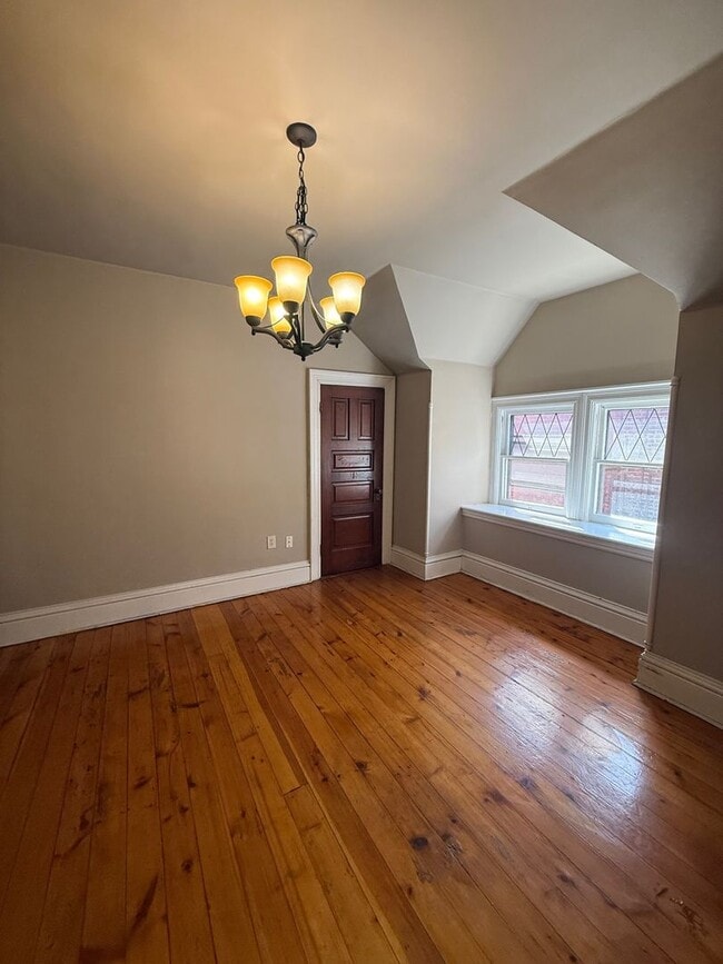 Building Photo - 409 Grand St