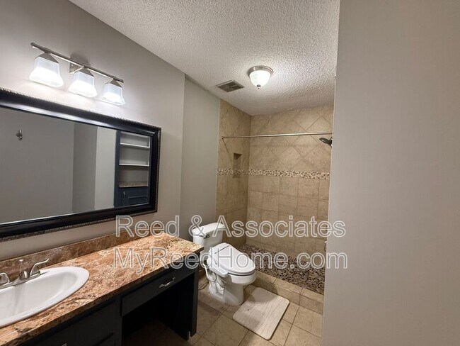 Building Photo - 3040 Delvan Cove