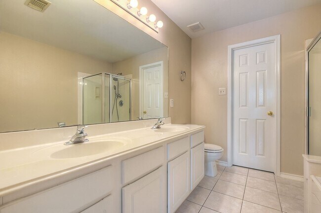 Building Photo - 7 Newberry Trail Ct