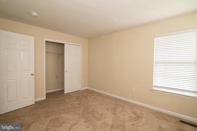 Building Photo - 3018 Desert Palm Ct