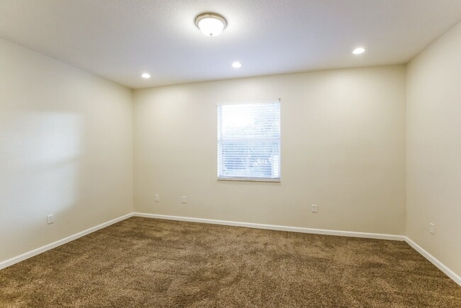 Building Photo - 2423 NW 31st Ct