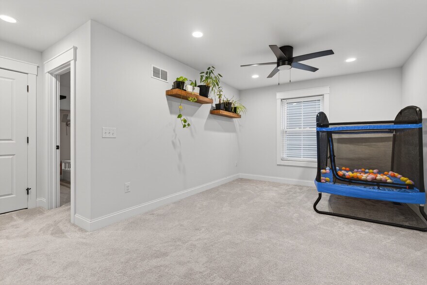 Building Photo - 1847 Emerald Way