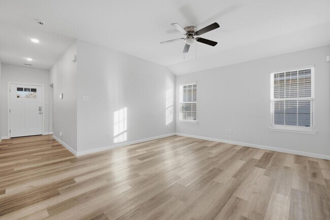 Building Photo - 2050 Lillius St