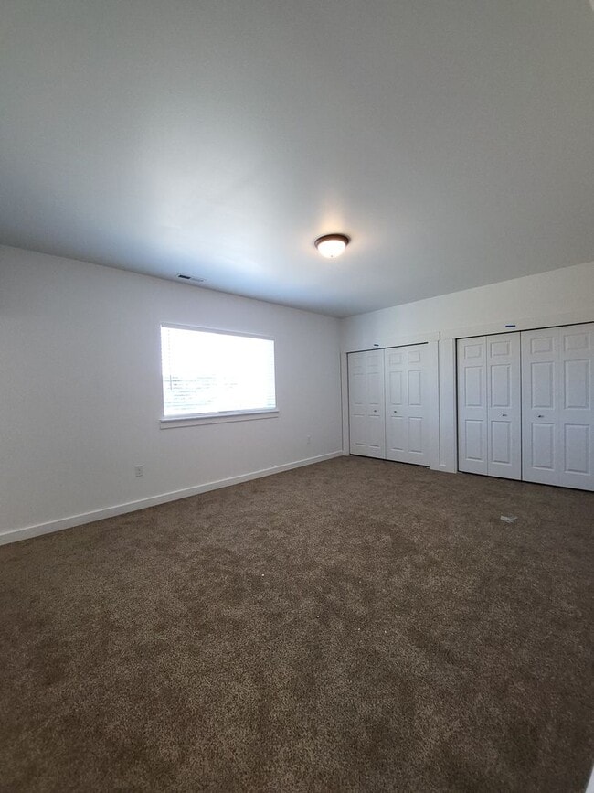 Building Photo - 683 Bryden Ave