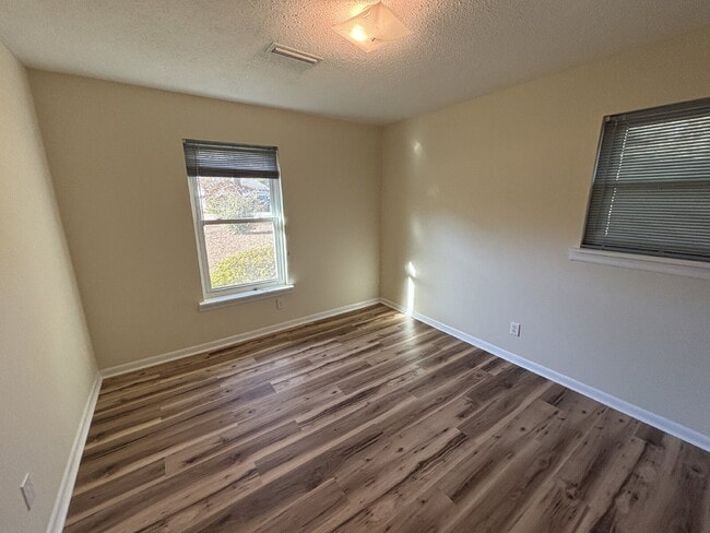 Building Photo - 761 Bob Hall Rd