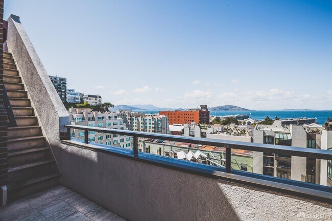 Building Photo - 101 Lombard St