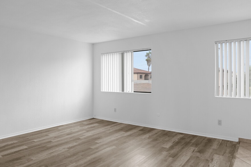 Building Photo - 324 Stepney St