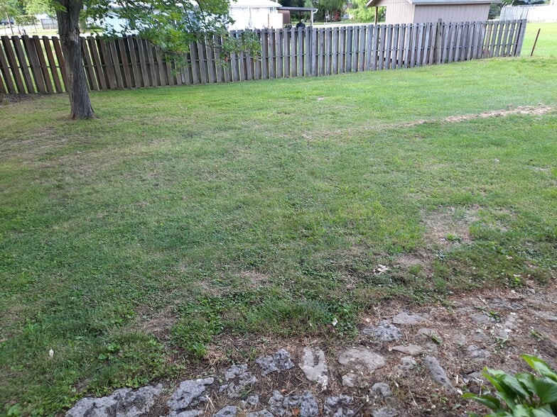 Building Photo - 319 Pleasant St