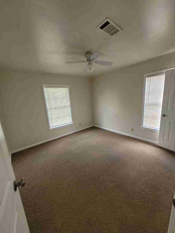 Building Photo - 1109 Williamson Dr