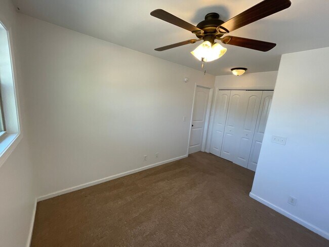 Building Photo - Well-Maintained 3 Bedroom, 2 Bath Home wit...