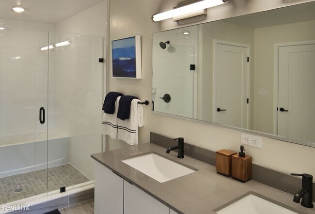 Building Photo - Studio, 1 bath Condo - 405 SW 2nd Ter BRAN...