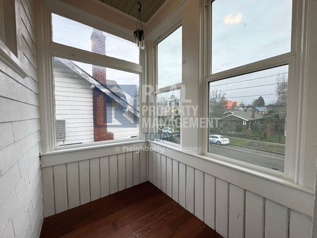 Building Photo - Charming Historic 3 Bedroom!