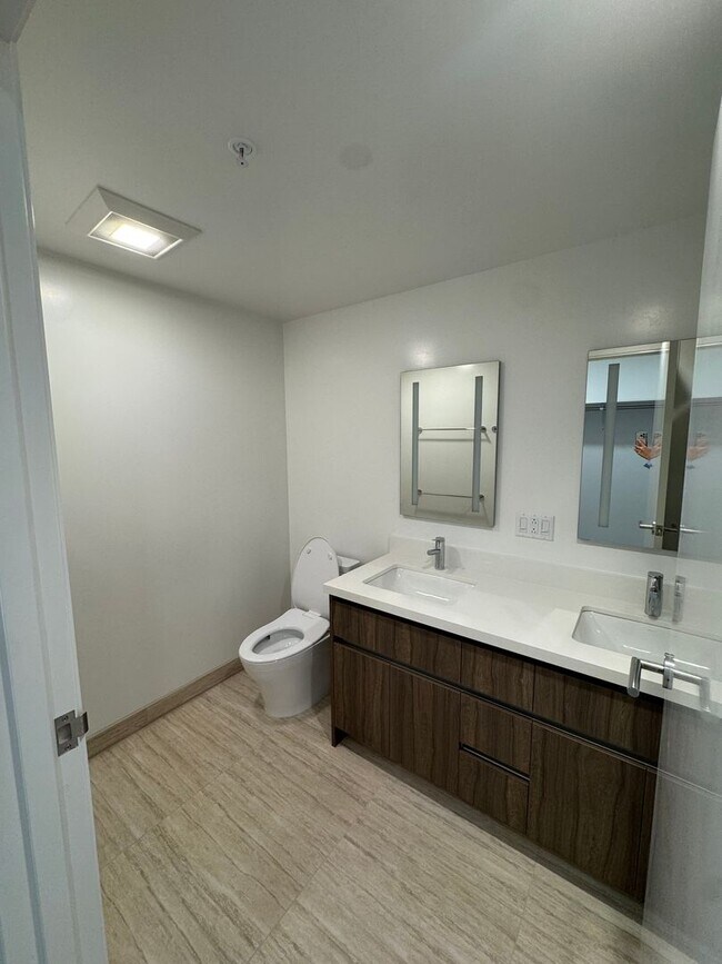 Building Photo - Ready to Move in Brand New Condo! First Time Renting! 3 Bed/2 Bath/2 Parking at The Park on Ke‘ea...