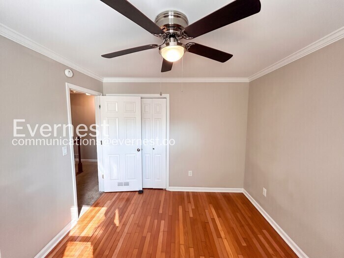 Building Photo - 608 Doral Pointe