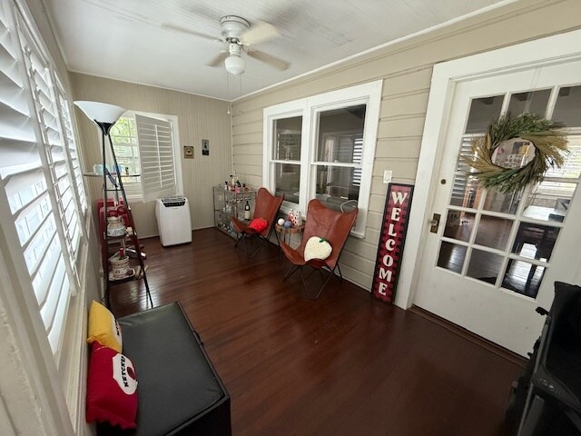 Building Photo - 1642 Van Buren St