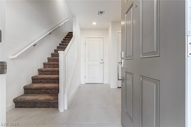 Building Photo - 5838 Kips Bay St