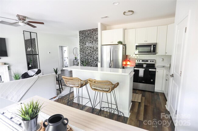 Building Photo - 2734 Kendrick Ave