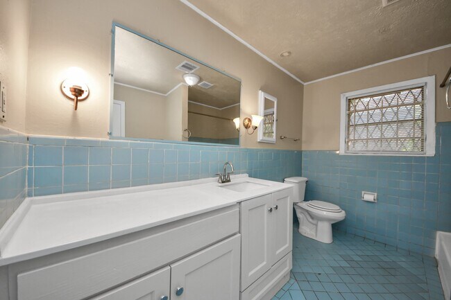 Building Photo - 3214 Tuam St