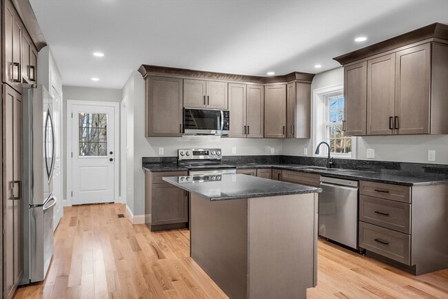 Building Photo - 88 Main St