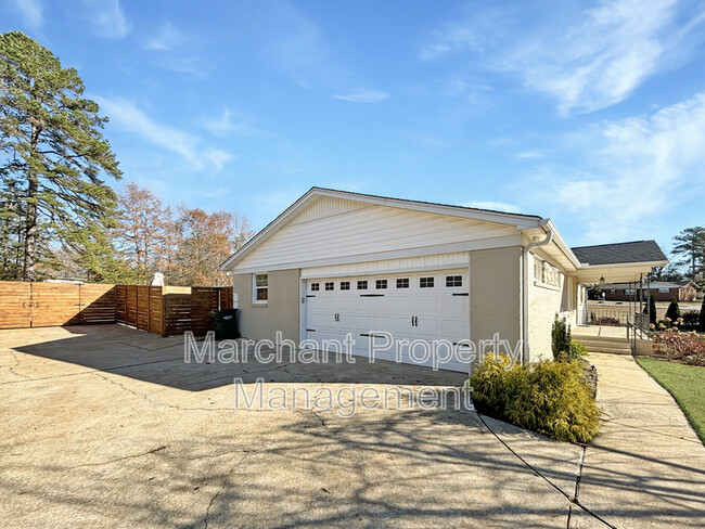 Building Photo - 102 Longview Terrace