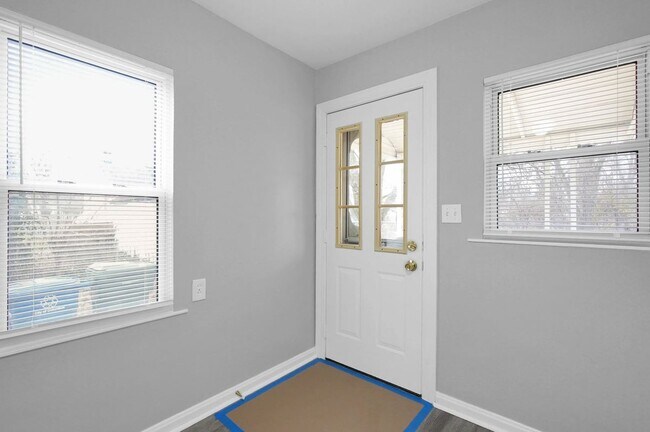 Building Photo - 2229 Middlehurst Dr