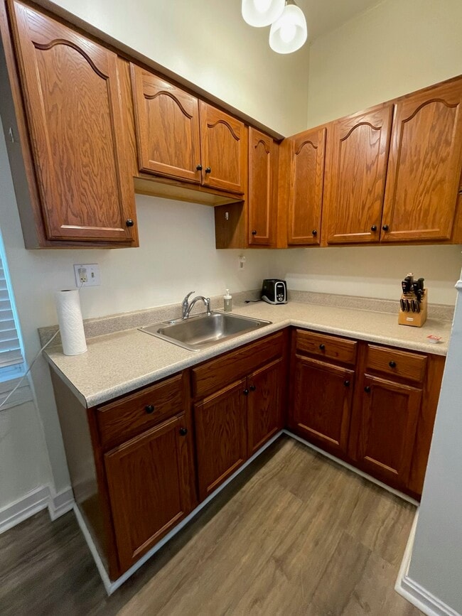 Building Photo - 3729 Maple Park Ave